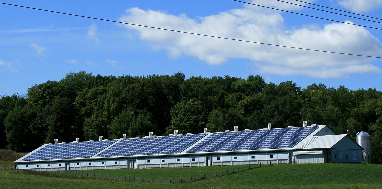 solar power, sun, barn-71705.jpg
